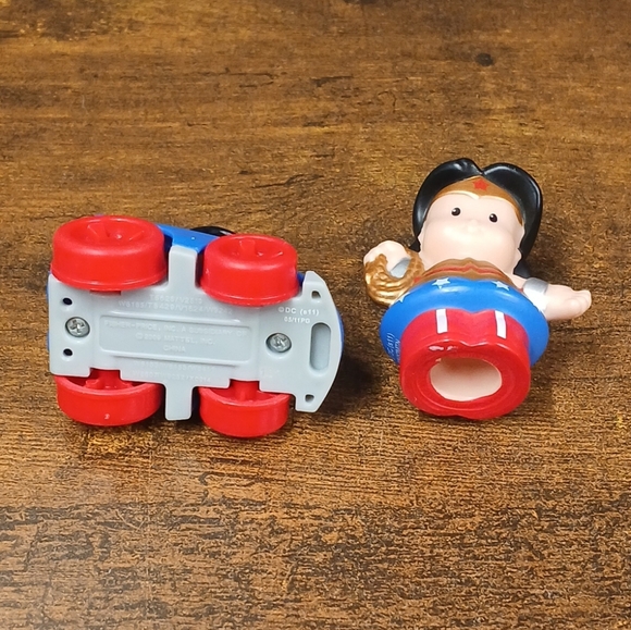 Lot of 2 Wonder Woman Little People - Picture 4 of 5